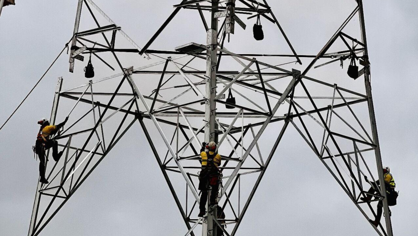 Lineworker photo careers page 1